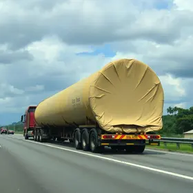 carga de 700 toneladas