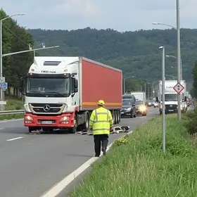 engavetamento entre caminhões e carros